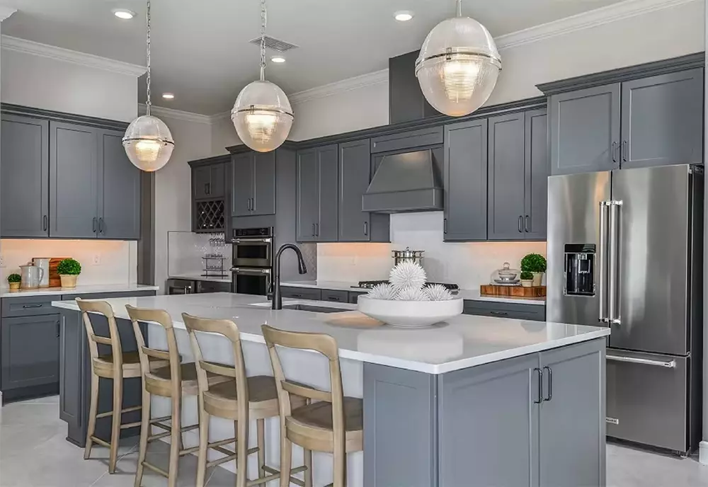 Grey Shaker kitchen with wall cabinets above the range